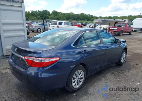 2015 Toyota Camry Le z USA, uszkodzony, nr VIN 4T1BF1FK2FU997070